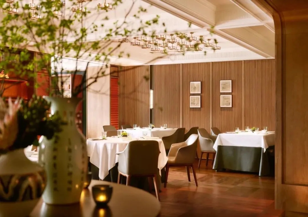 上海新荣记餐厅餐饮空间设计
